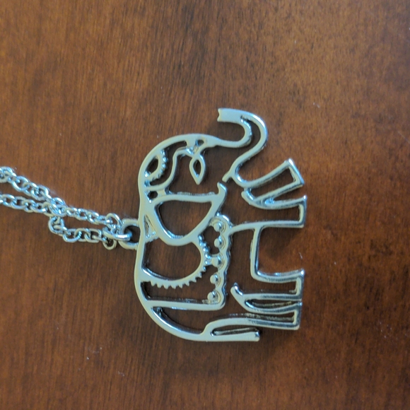 Elephant Necklace and Bracelet Set in Silver Tone - Picture 3 of 8